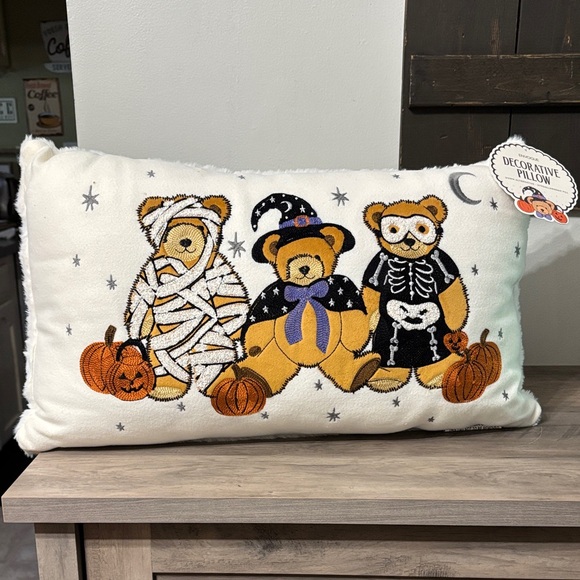 Envogue Other - ENVOGUE CREEPY TEDDY BEAR CRITTERS FAUX FUR  HALLOWEEN THROW PILLOW NWT
